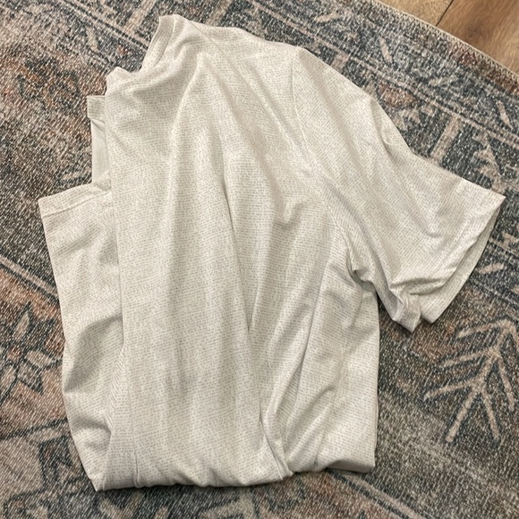 Mondetta Outdoor Men’s Large Athletic Tee Shirt Sports Top! White and Gray EUC! - Picture 7 of 8